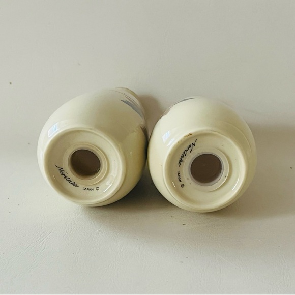 Floral Cream Ceramic Salt and Pepper Shakers Japan - Picture 8 of 11